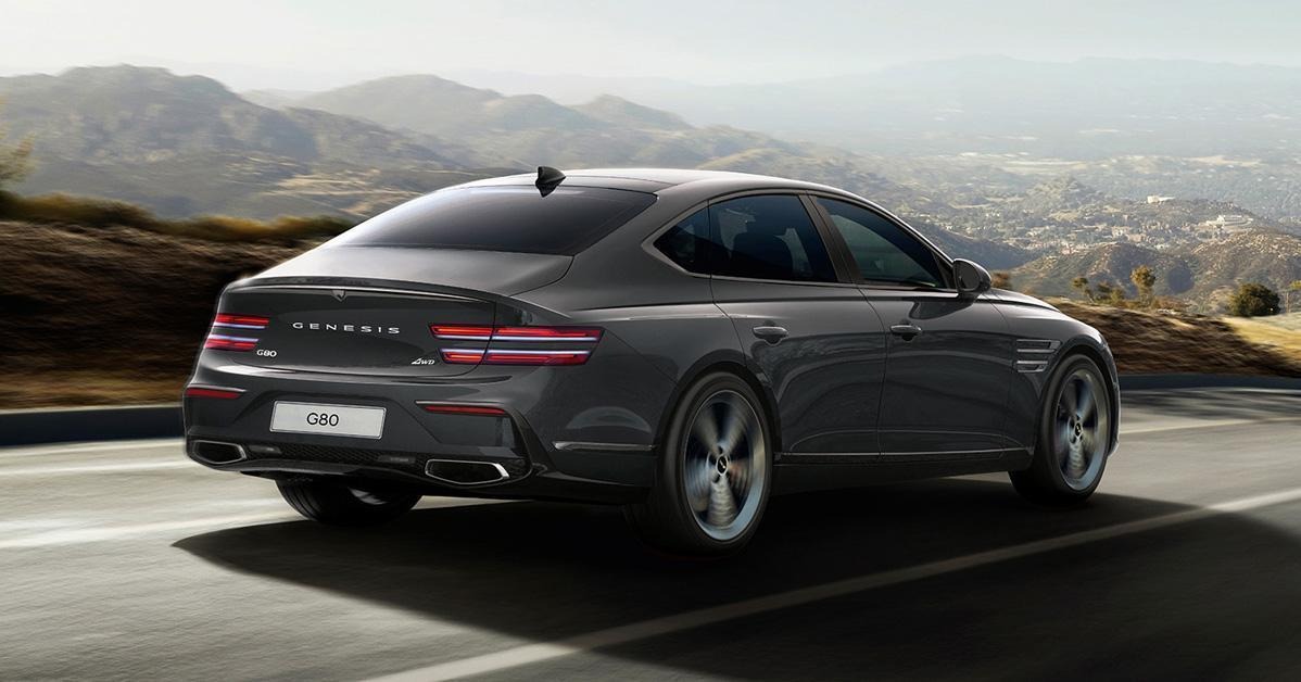 Side exterior view of Genesis G80.