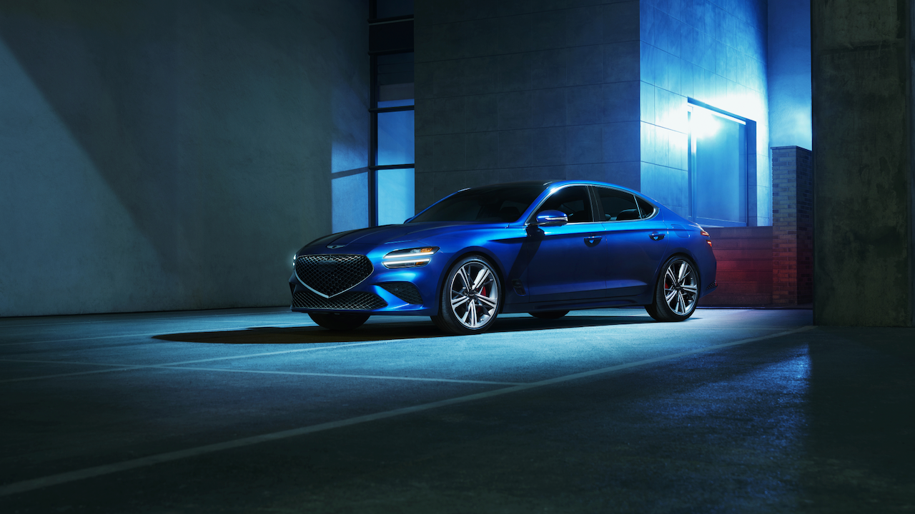 Side exterior view of Genesis G70