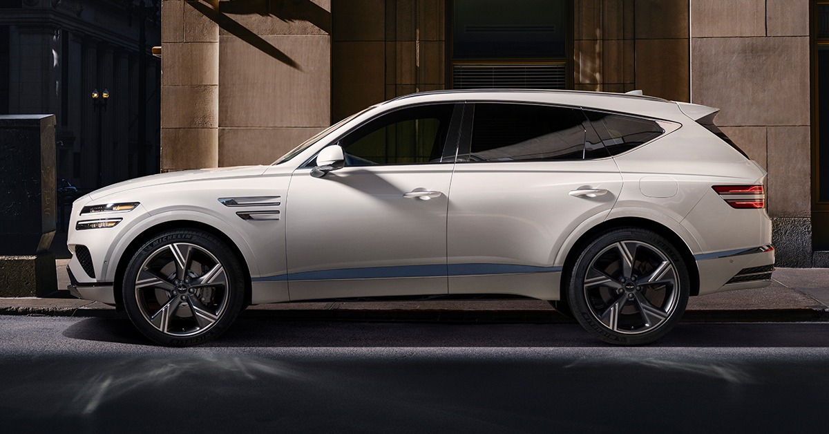 Side exterior view of a Genesis GV80