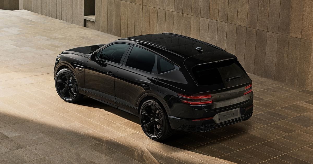 Side exterior view of Genesis GV80 Black