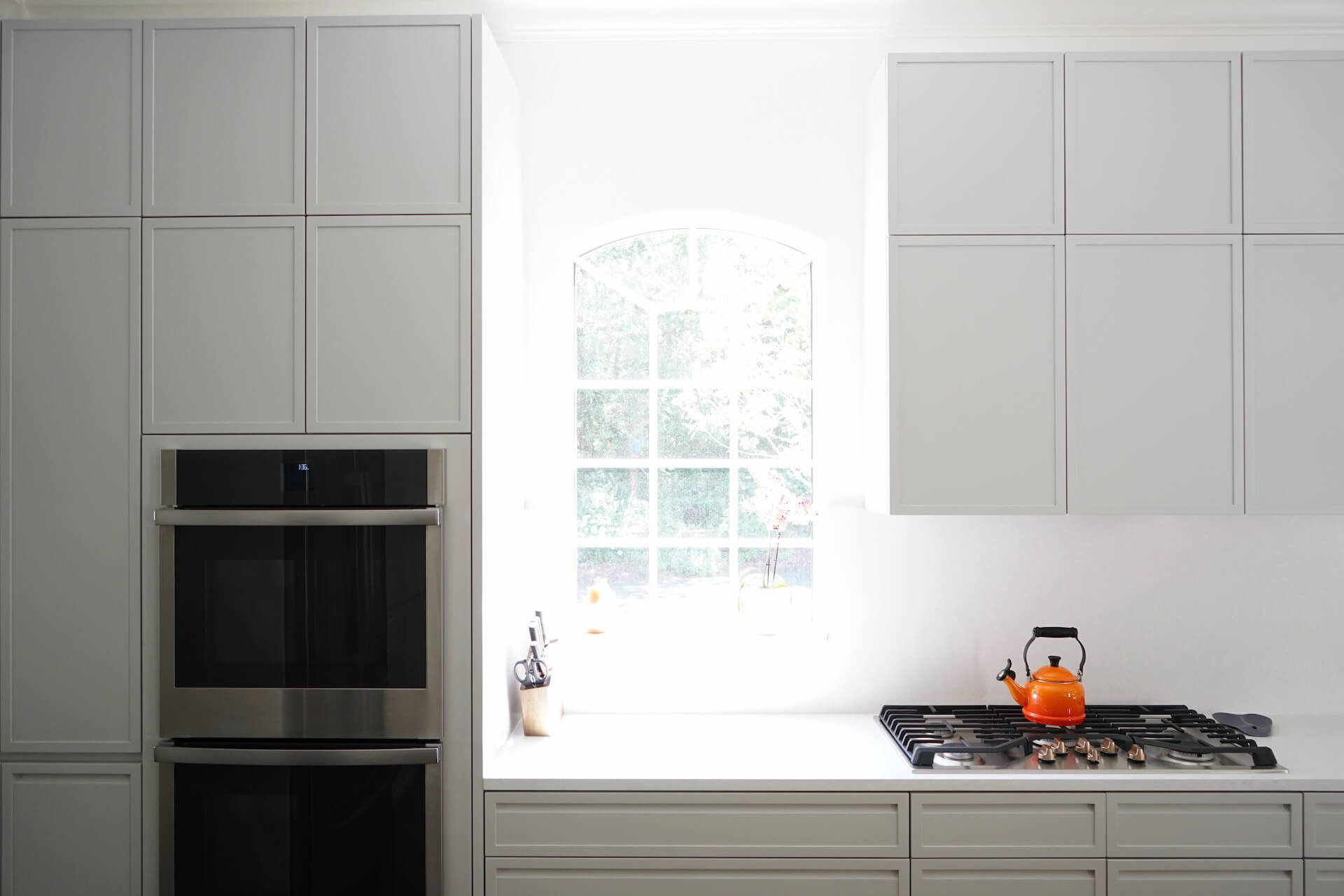 Modern shaker cabinets in warm white