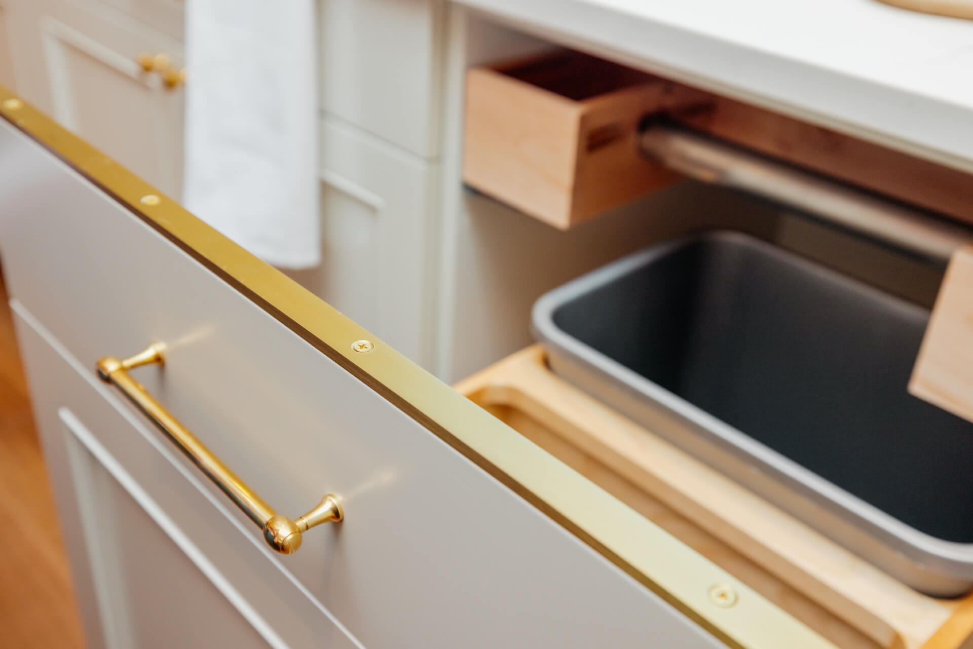 Pull out trash drawer with premium hardware and finishes