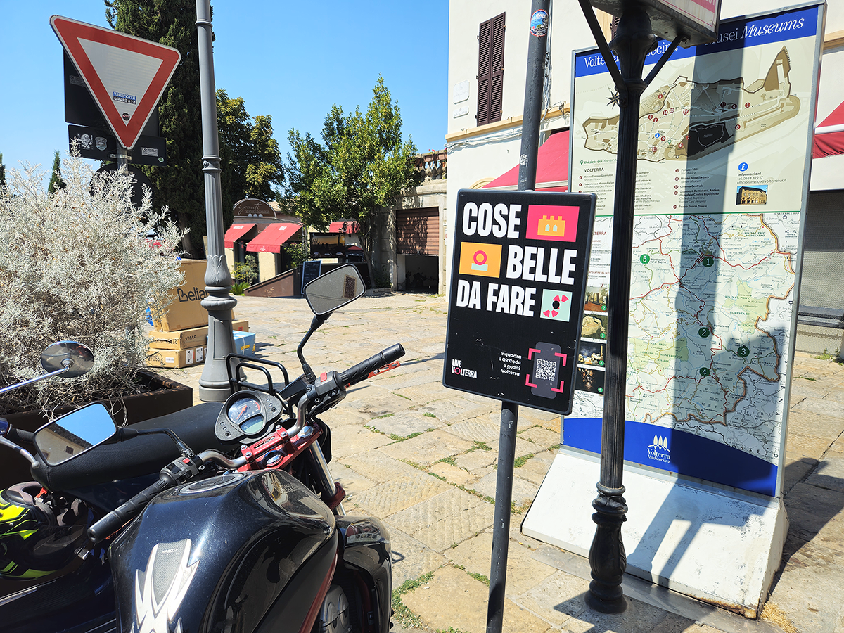 QR-enabled signs and banners across city center in Volterra, Live Volterra by Livesignage