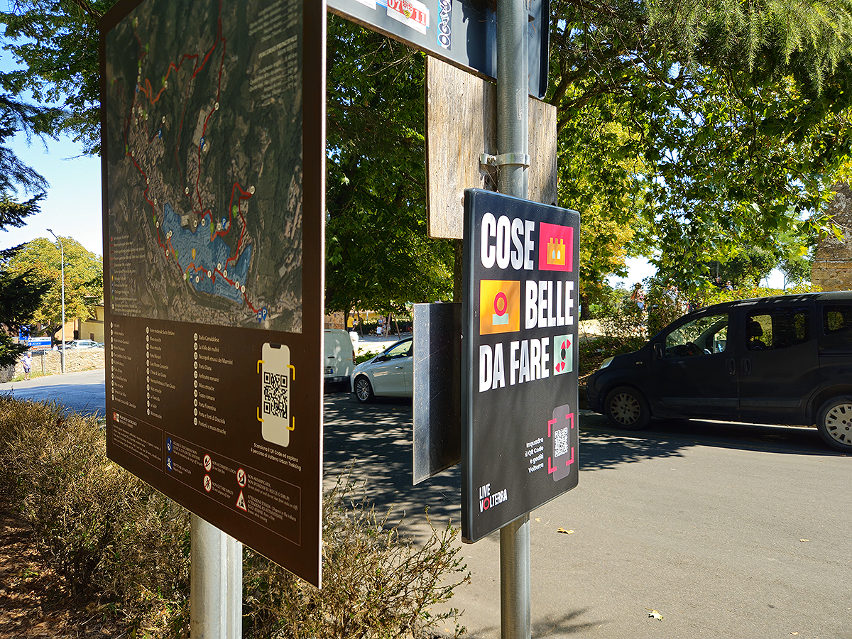 QR-enabled signs and banners across city center in Volterra, Live Volterra by Livesignage