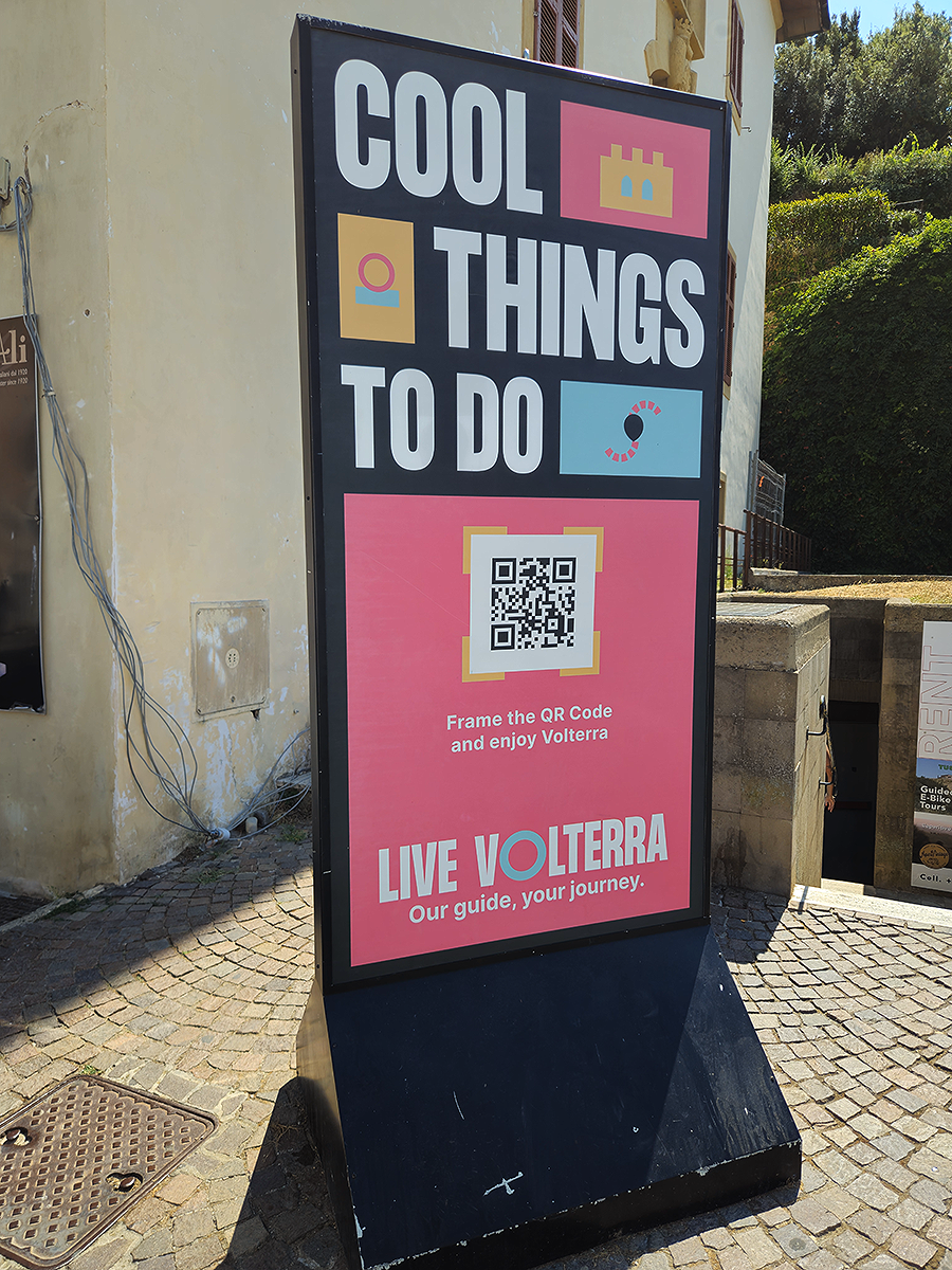 QR-enabled signs and banners across city center in Volterra, Live Volterra by Livesignage
