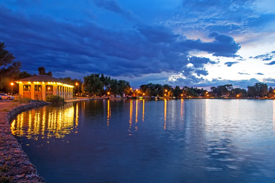 Silent disco setup at some of our favourite locations in Denver's Washington Park by Silent Disco Rentals. Explore the unique experience of hosting events with wireless headphones in these picturesque venues