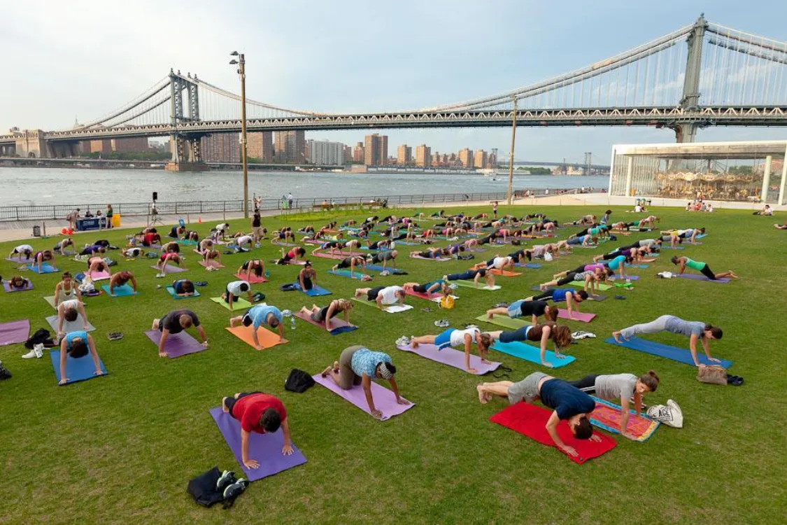 Silent Disco at Brooklyn Bridge – Elevate your event with New York Silent Disco Rentals. Rent Silent Disco Headphones for a unique and unforgettable experience overlooking the iconic Brooklyn Bridge.