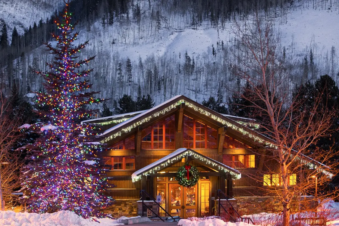 Silent Disco at some of our favorite locations in Denver, including the Botanic Gardens. Enhance your event with Denver Silent Disco Rentals, offering top-notch equipment and an unforgettable experience.