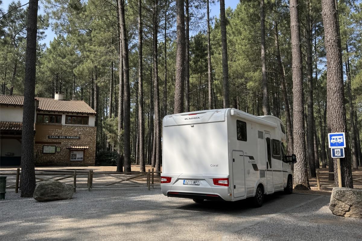 Área de pernocta para autocaravanas en Hoyos del Espino