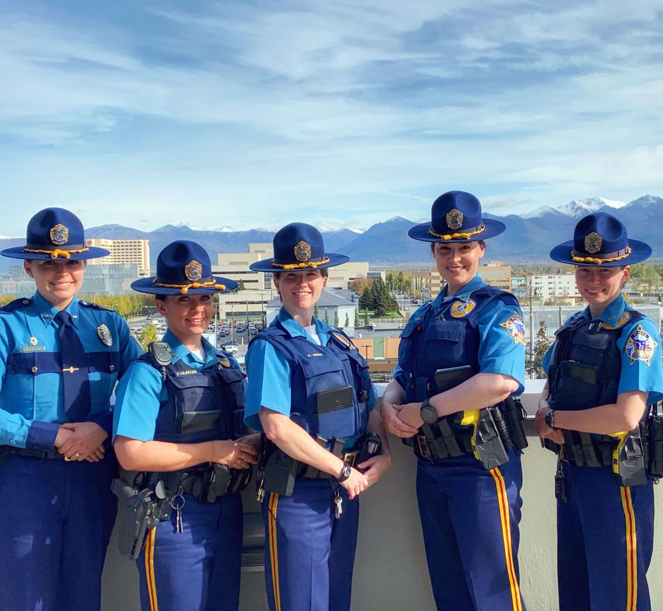 5 female police officers