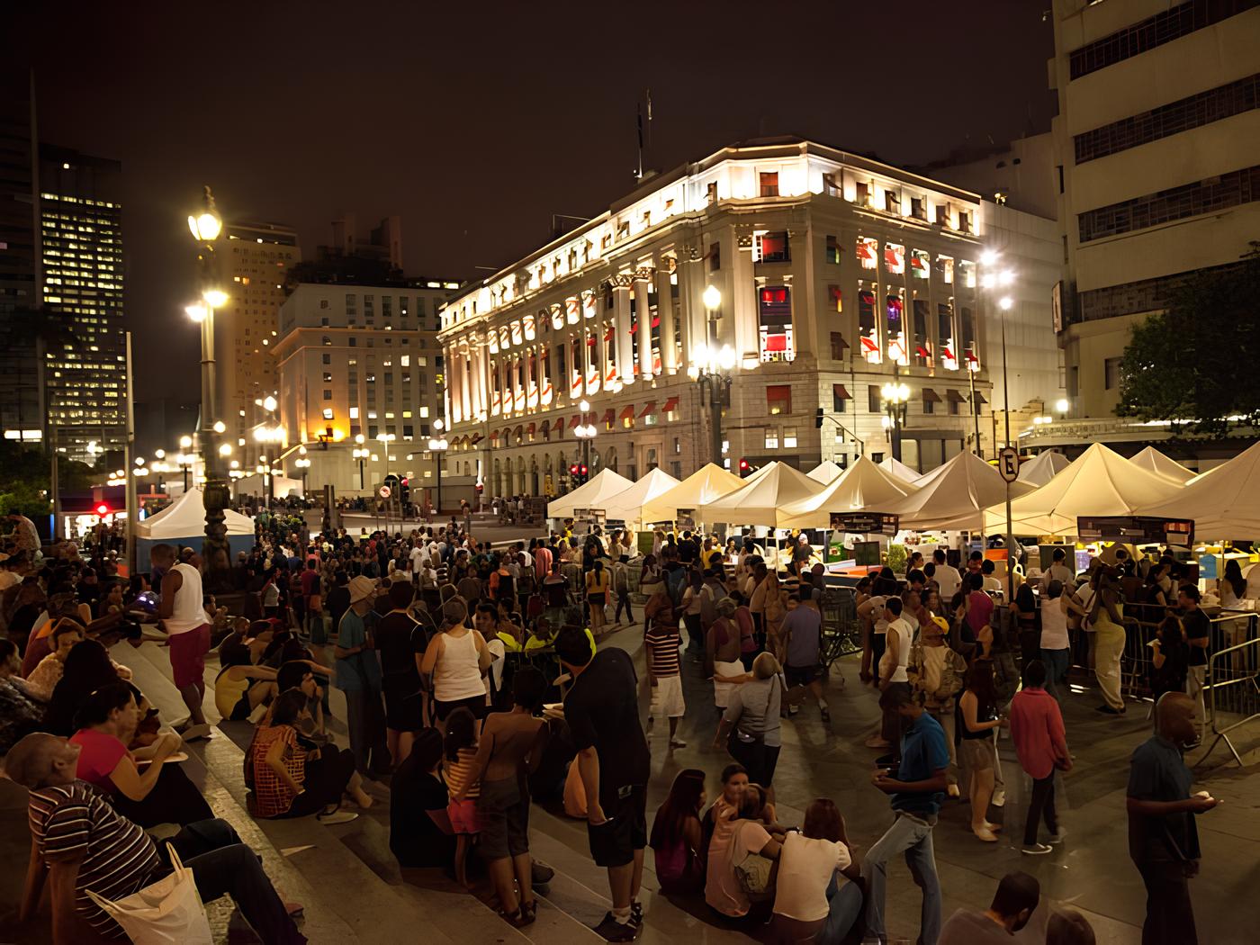 Food-Truck em funcionamento na região central de São Paulo