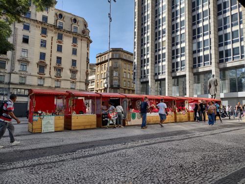 Feira de Artesanato do programa Mãos e Mentes Paulistanas realizada na Praça do Patriarca