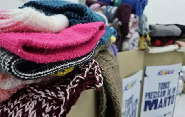Agasalhos recolhidos durante ação de campanha do agasalho realizado pela prefeitura de São Paulo
