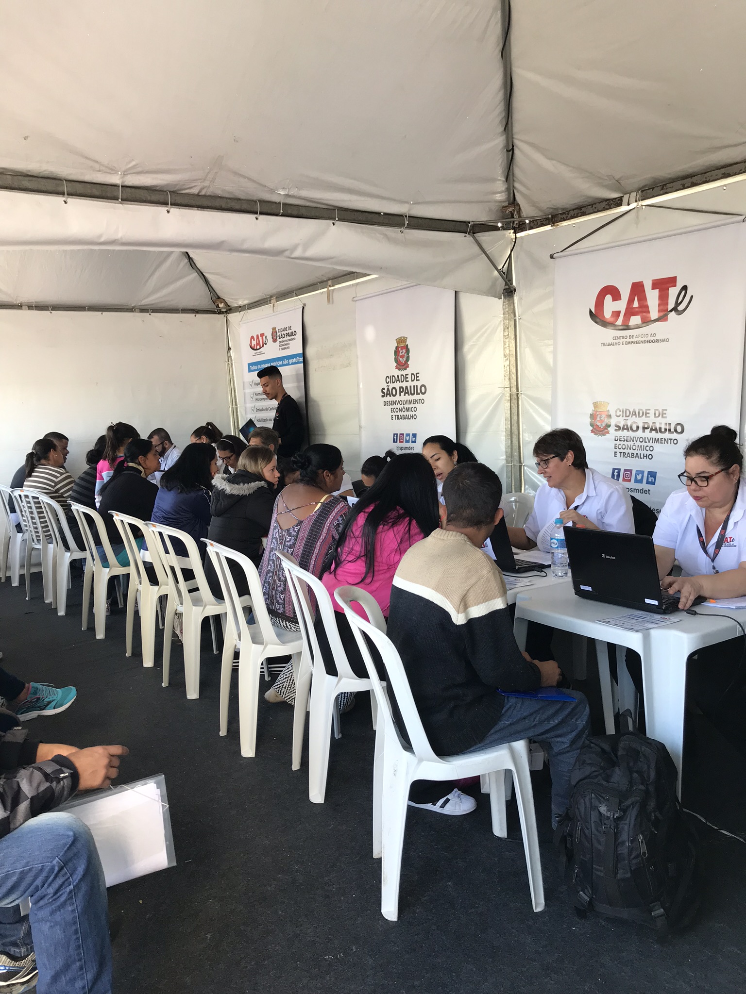 Serviço de mutirão de emprego realizado pelo Cate