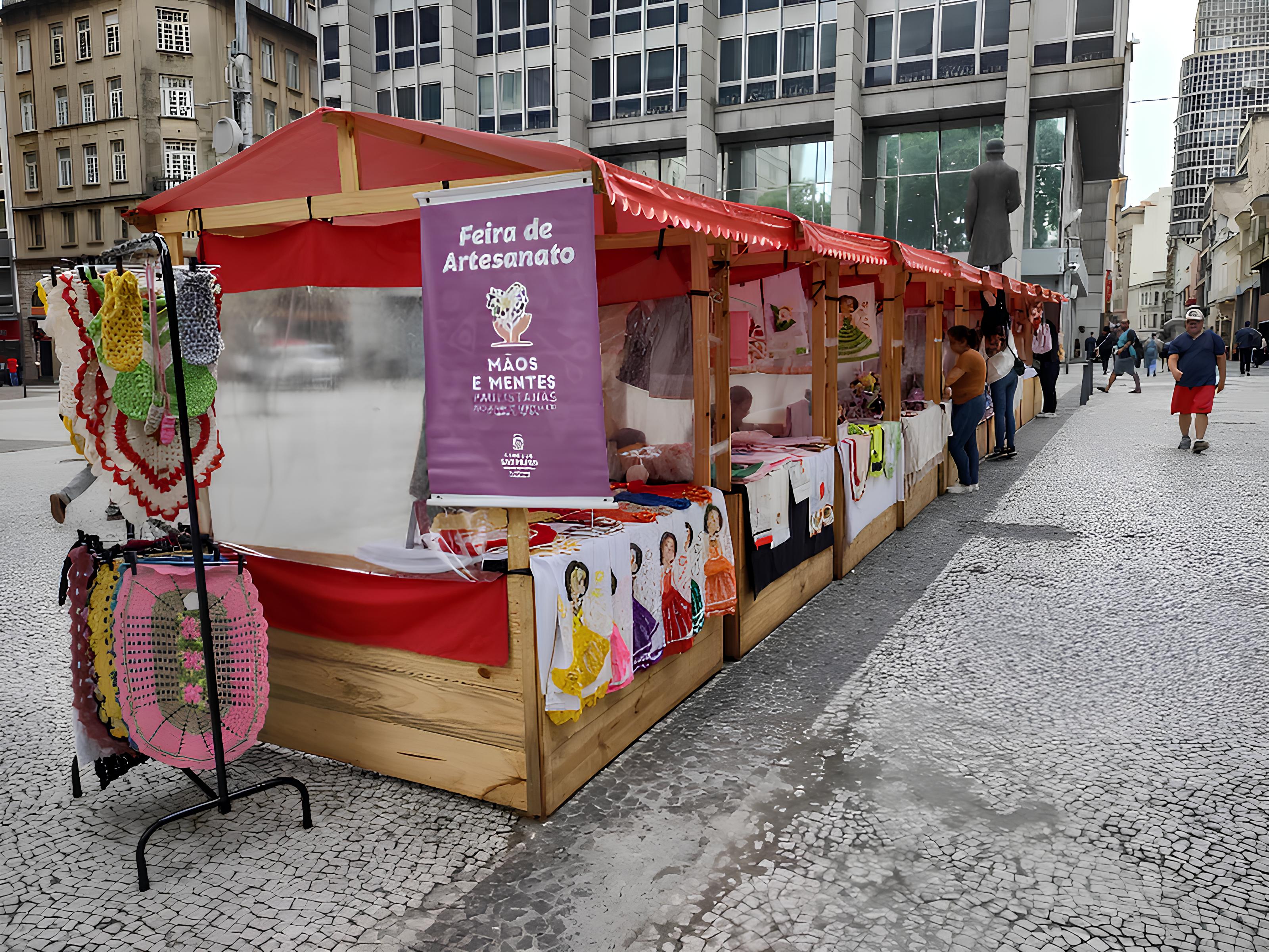 Feira de artesanato do Programa Mãos e Mentes Paulistanas, realizado no centro de São Paulo