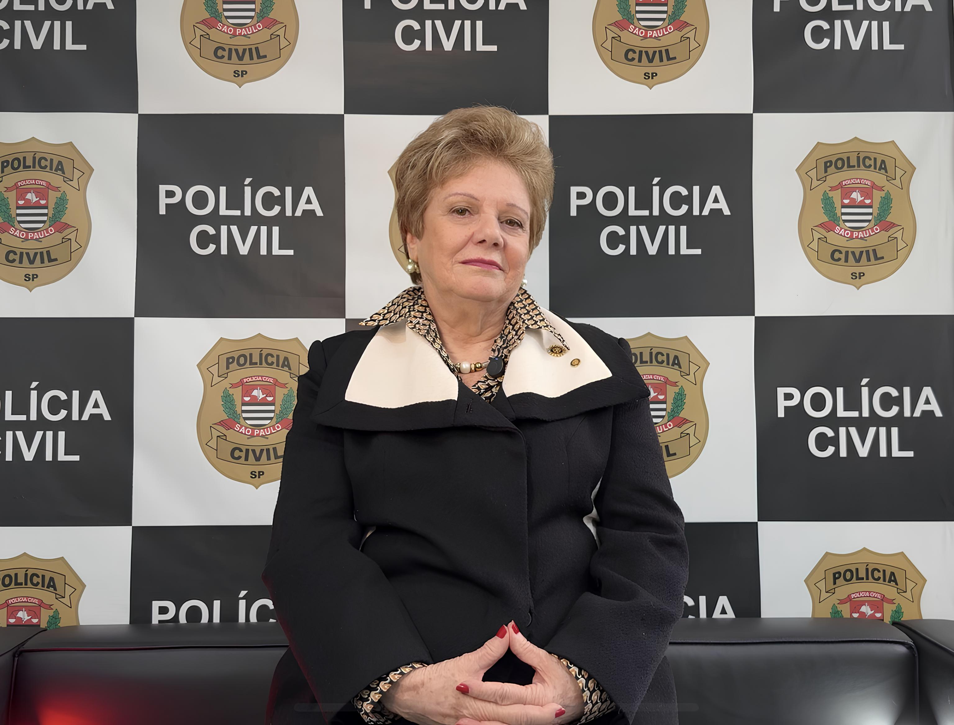 Rosmary responsável pelo controle da primeira Delegacia das Mulheres