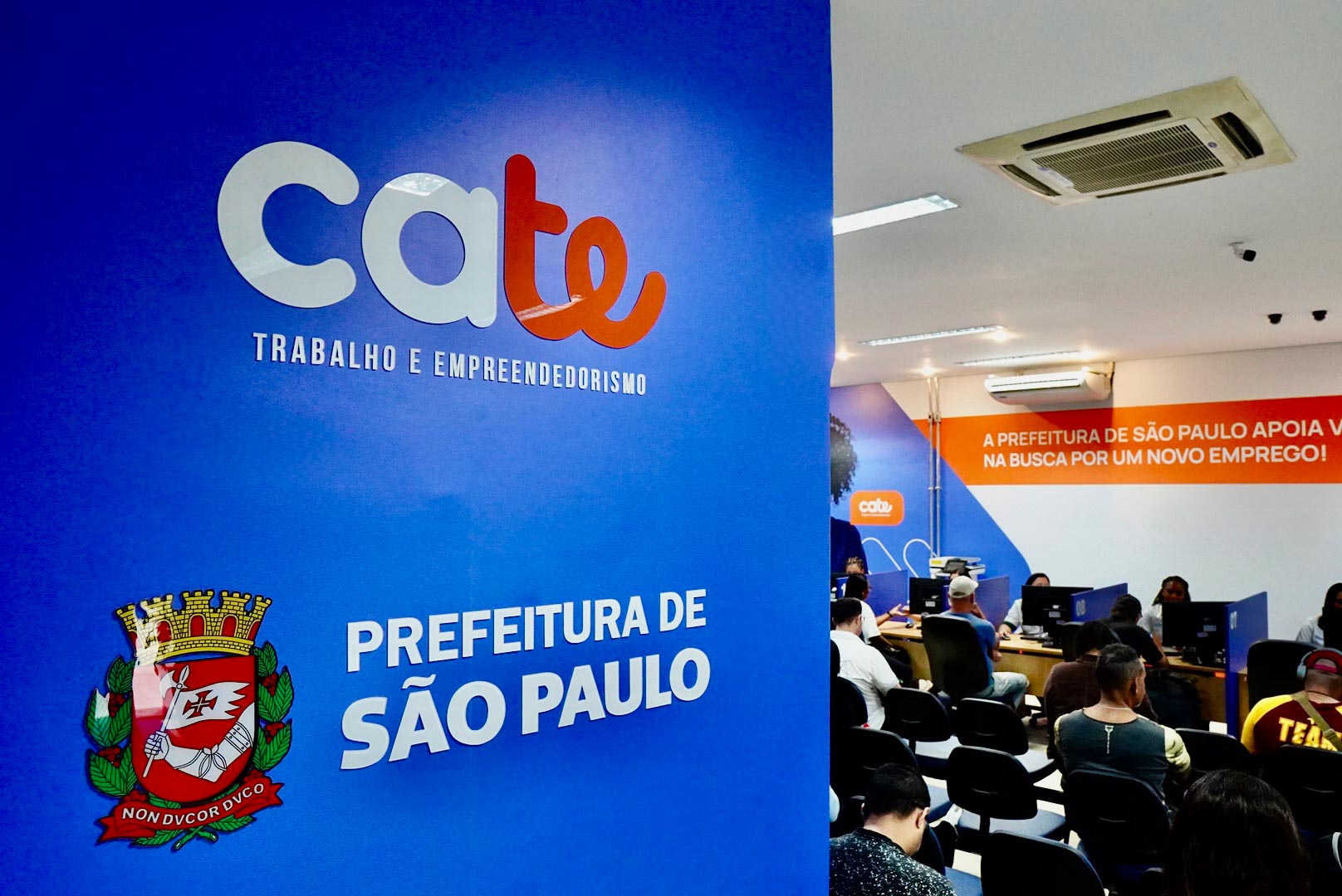 Cate Central realizando atendimento após reinauguração 