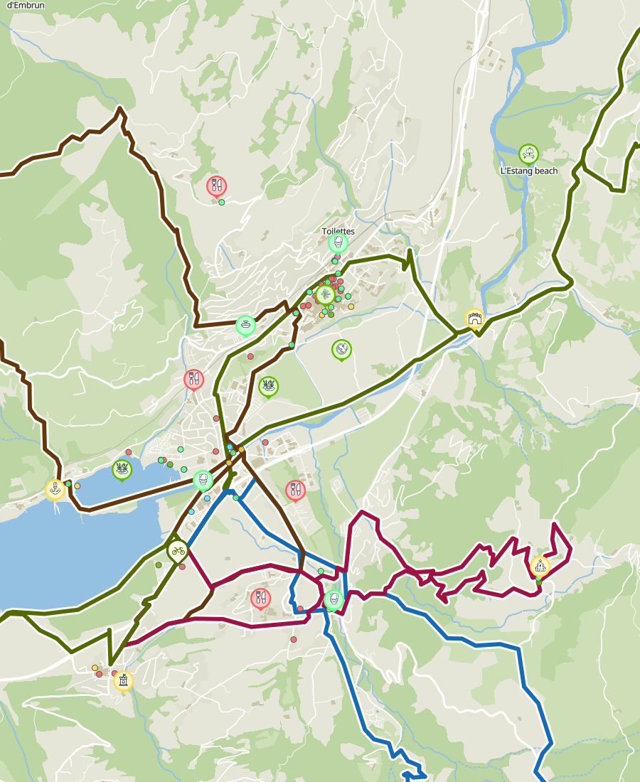 Carte des alentours d'un hôtel des Hautes-Alpes, avec les boucles au départ et les lieux à proximité