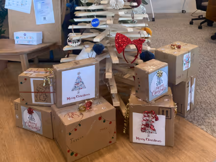 Des cadeaux de Noël à destination des sans-abris, préparés par les WeFiiTers