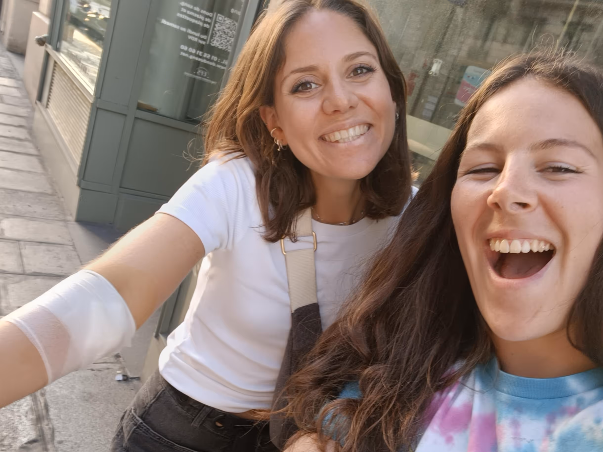 Deux consultantes WeFiiT sourient après avoir donné leur sang