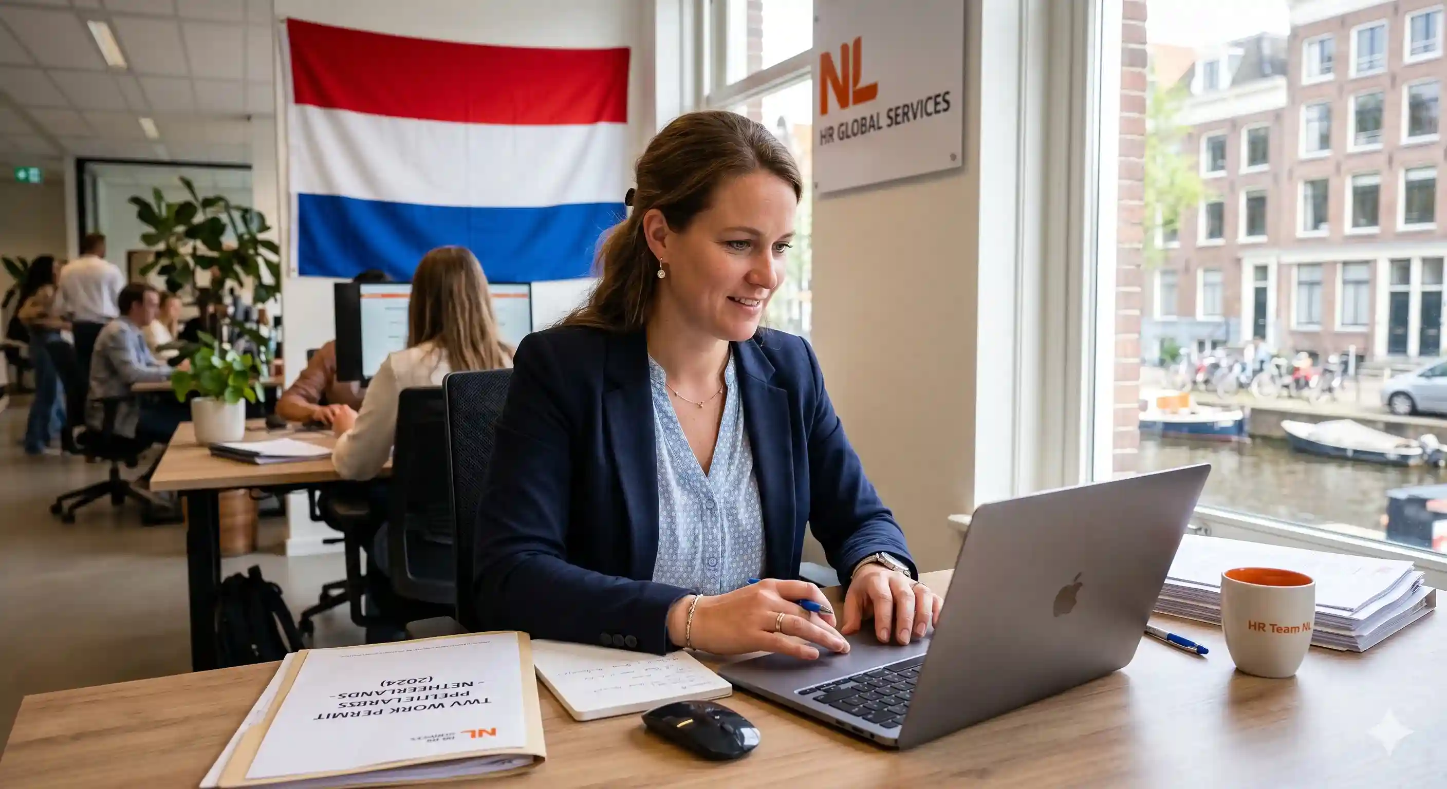 Das Personalteam ist für die Beantragung der TWV-Arbeitserlaubnis in den Niederlanden zuständig.