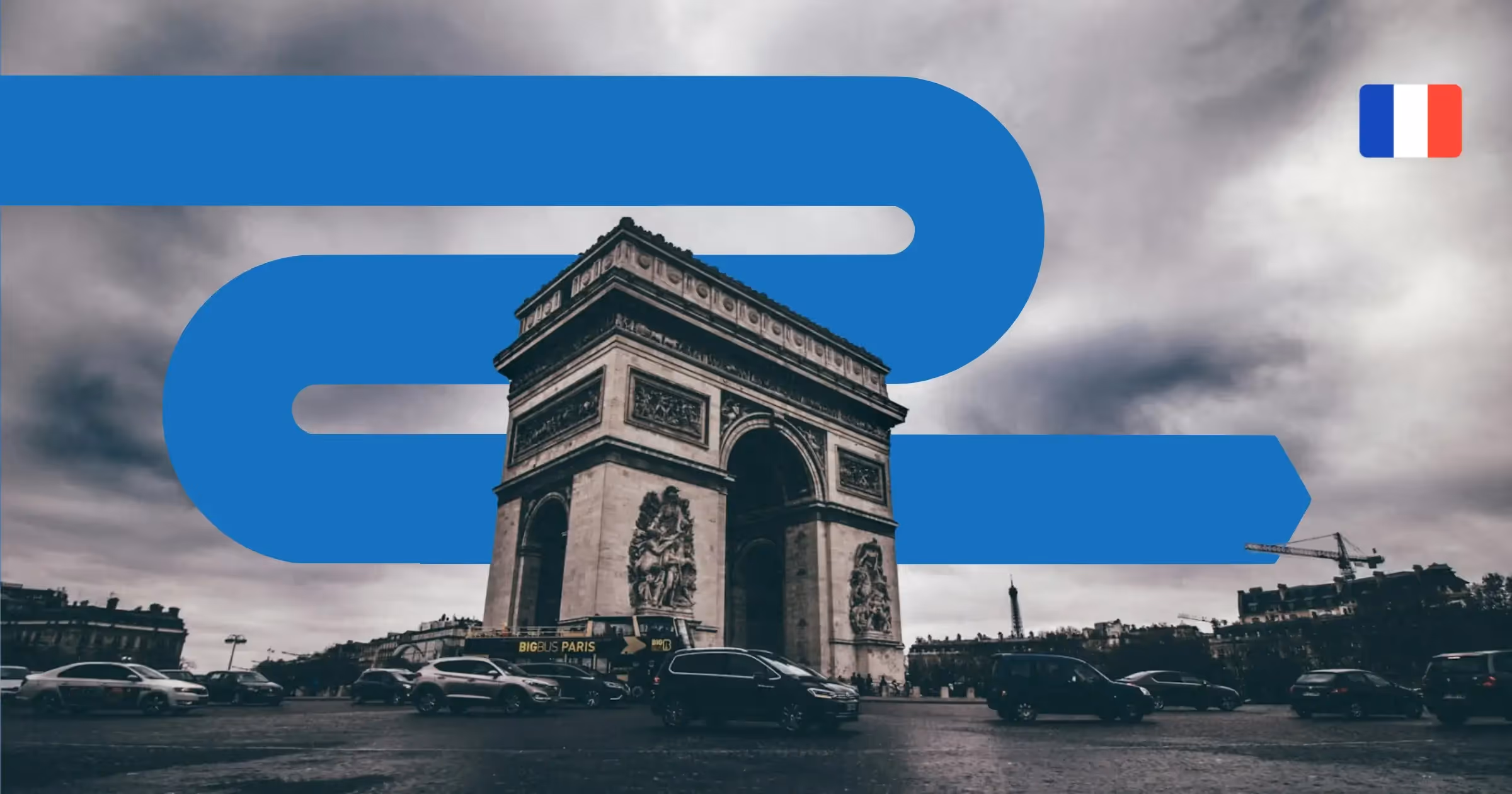 Un agent des services frontaliers de l'UE vérifiant les passeports dans un terminal Eurostar pour la traversée de la Manche