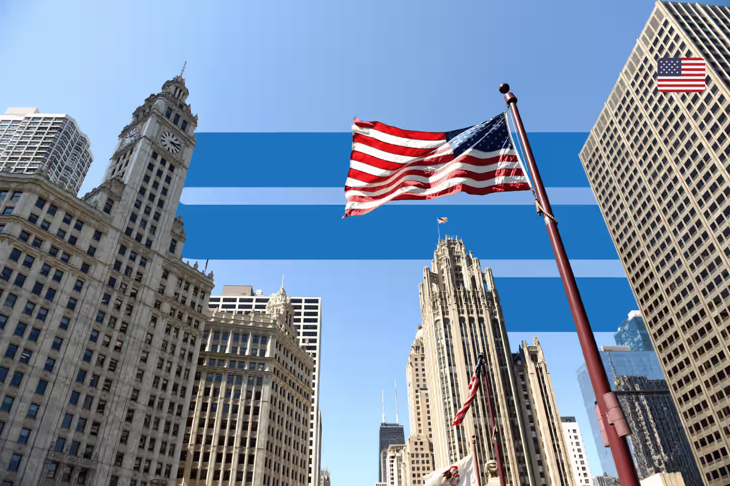 Gehisste US-Flagge mit Stadtlandschaft im Hintergrund