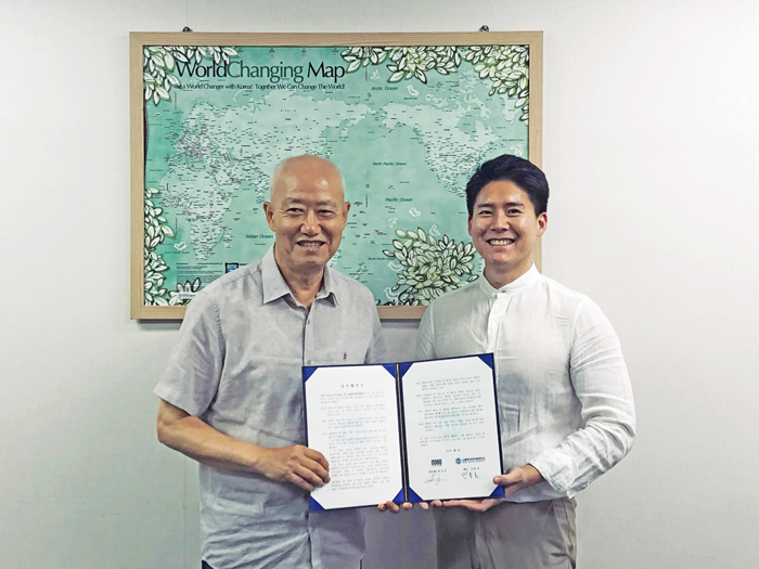 Seoul Venture University and 2080 Ventures mark their MOU.