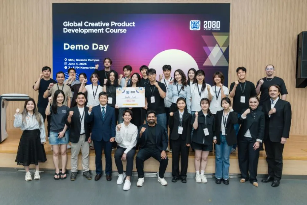 2080 Ventures at a startup demo day in Korea