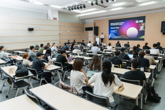 Student teams and reviewers at the SNU RISE Global Creative Product Development Demo Day.