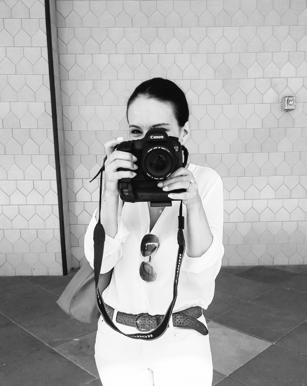 Photographer Catalina holding camera