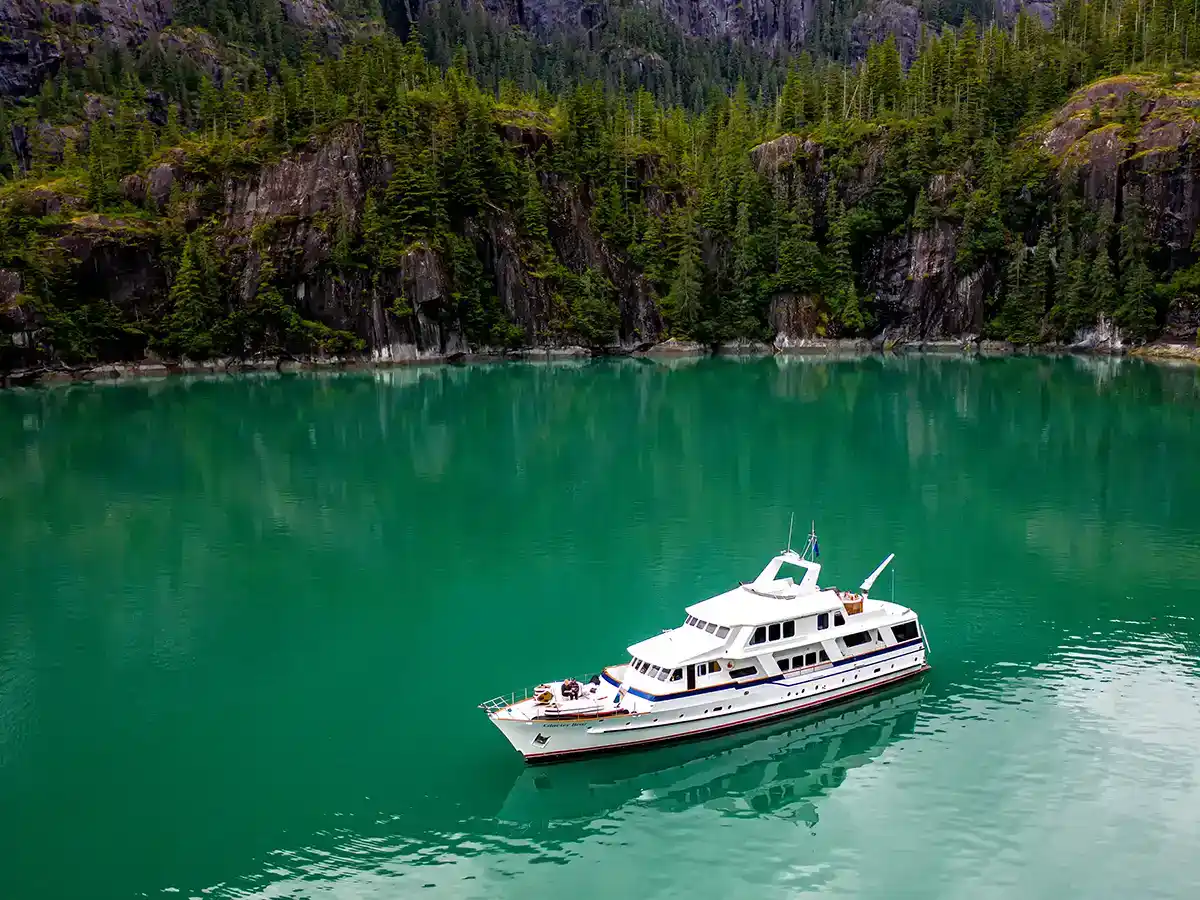 akwildernesscharters.com