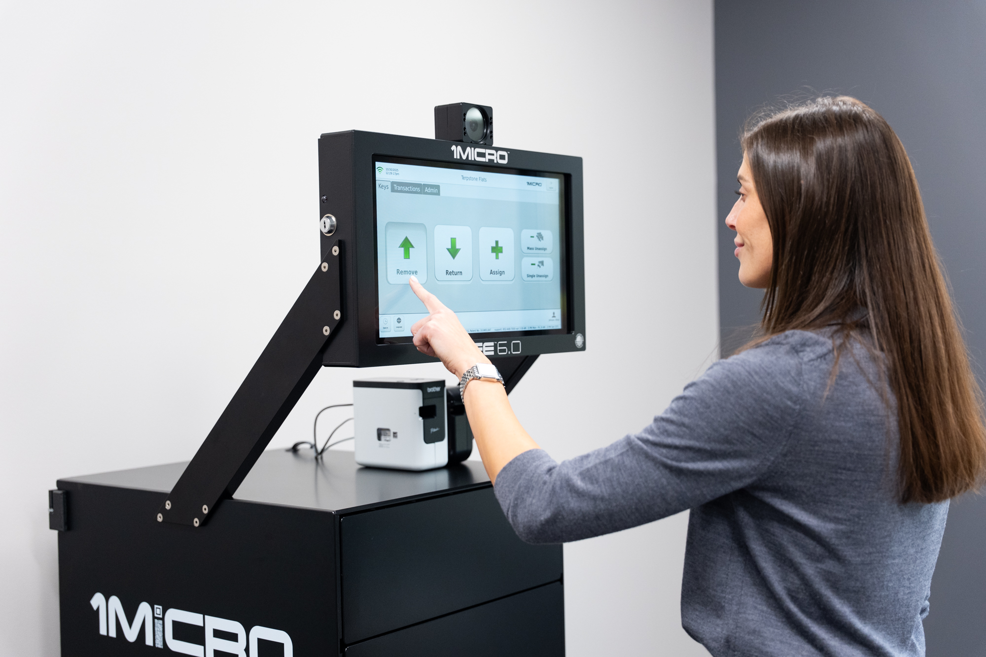 A woman interacting with the iSafe Pro 6.0 screen and pressing the remove button.