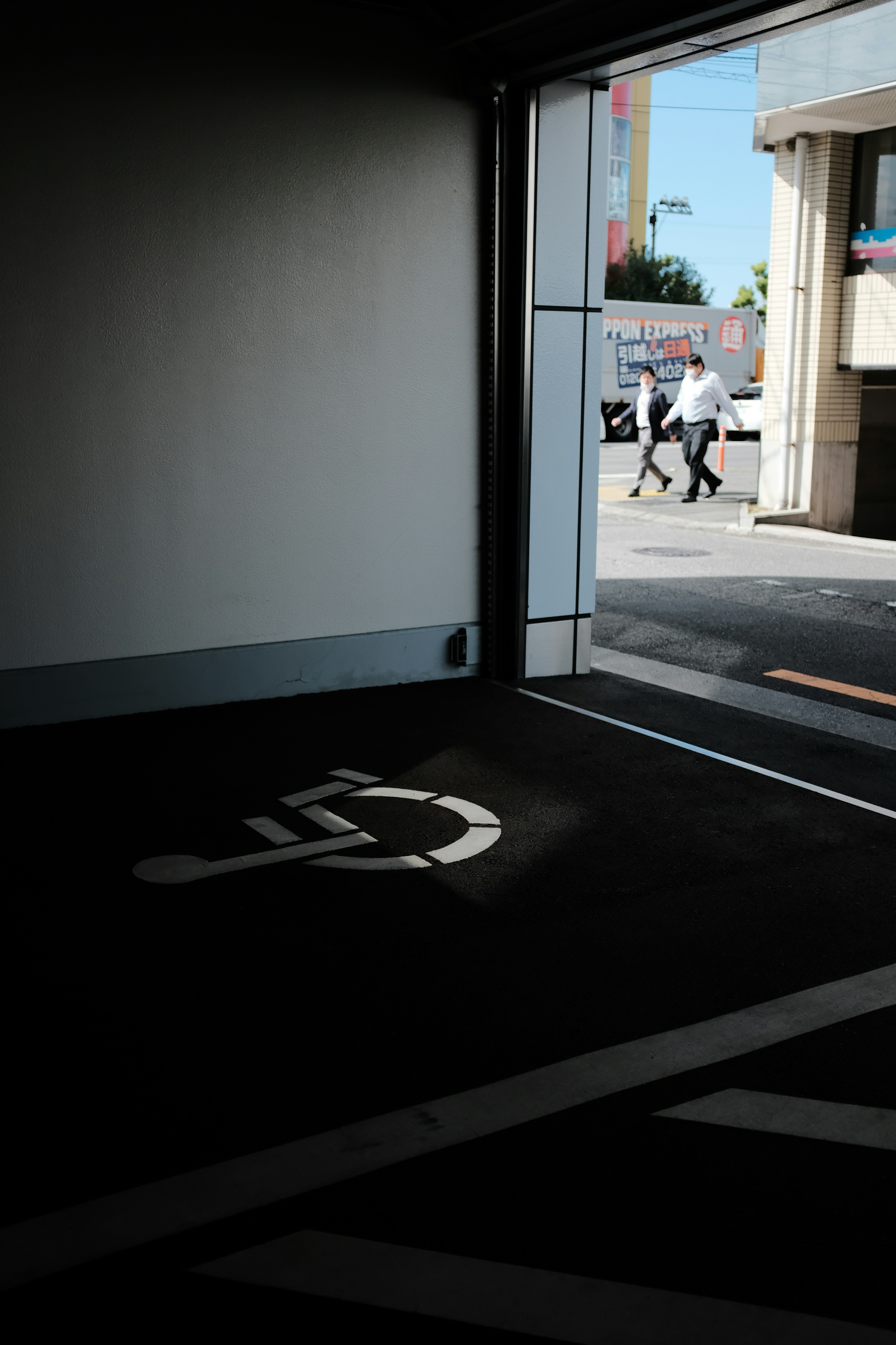 Black door mat in the entrance