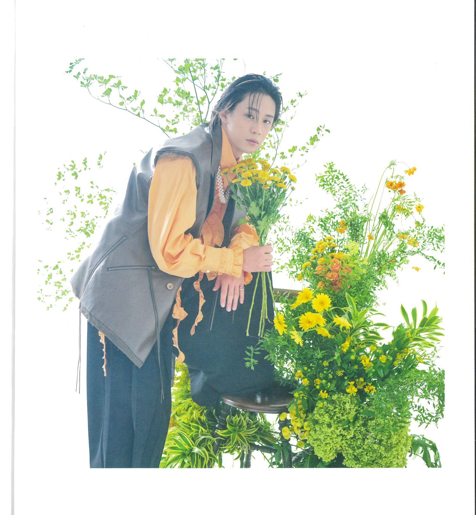 前川優希 2nd 写真集「指先で触れる青」