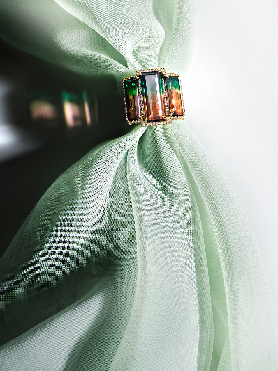 CREATIVE DIRECTION AND PRODUCTION FOR MINDI MOND 