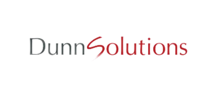 Unternehmenslogo von Dunn Solutions. Das Wort „Dunn“ ist in Grau gehalten, gefolgt von einem stilisierten roten „S“, das an einen Pinselstrich erinnert, und dem Wort „olutions“ in Rot.