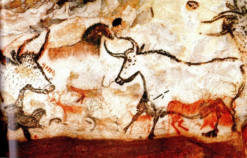 12,000 BC / CAVE PAINTING OF LASCAUX
