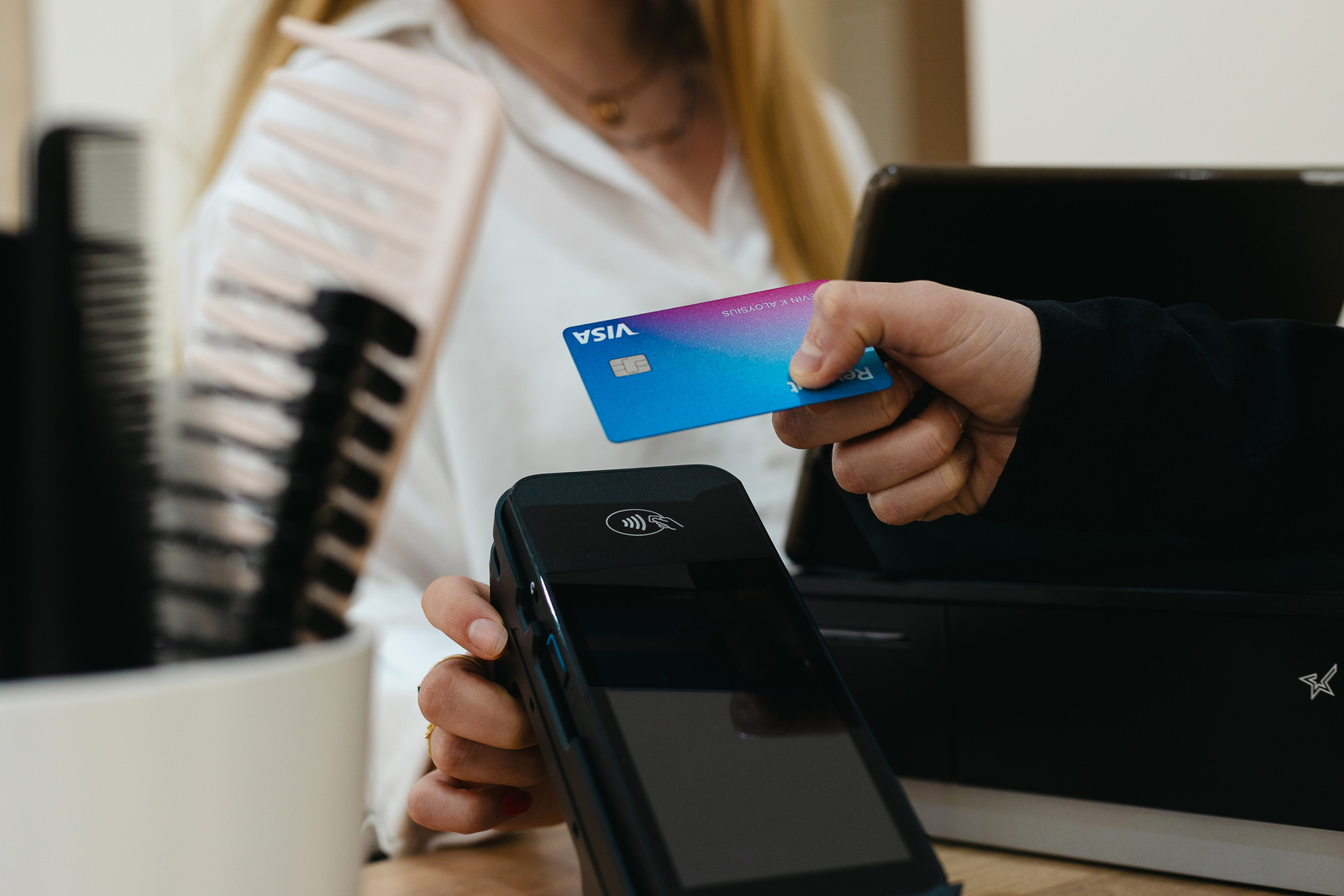 Comment bien choisir le terminal de paiement (TPE) pour son établissement de beauté ?