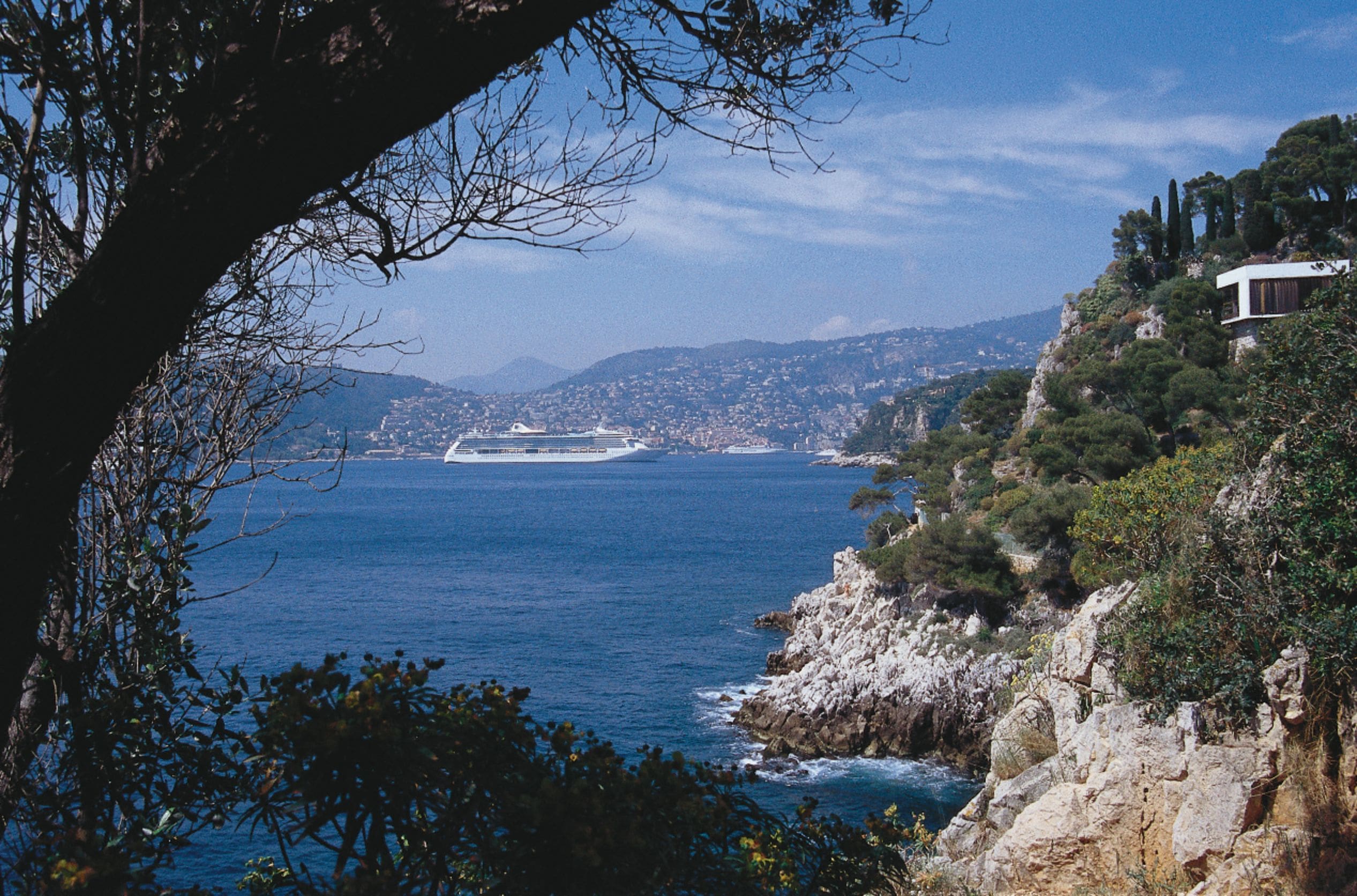 Brilliance of the Seas utenfor Villefranche. Foto: Royal Caribbean