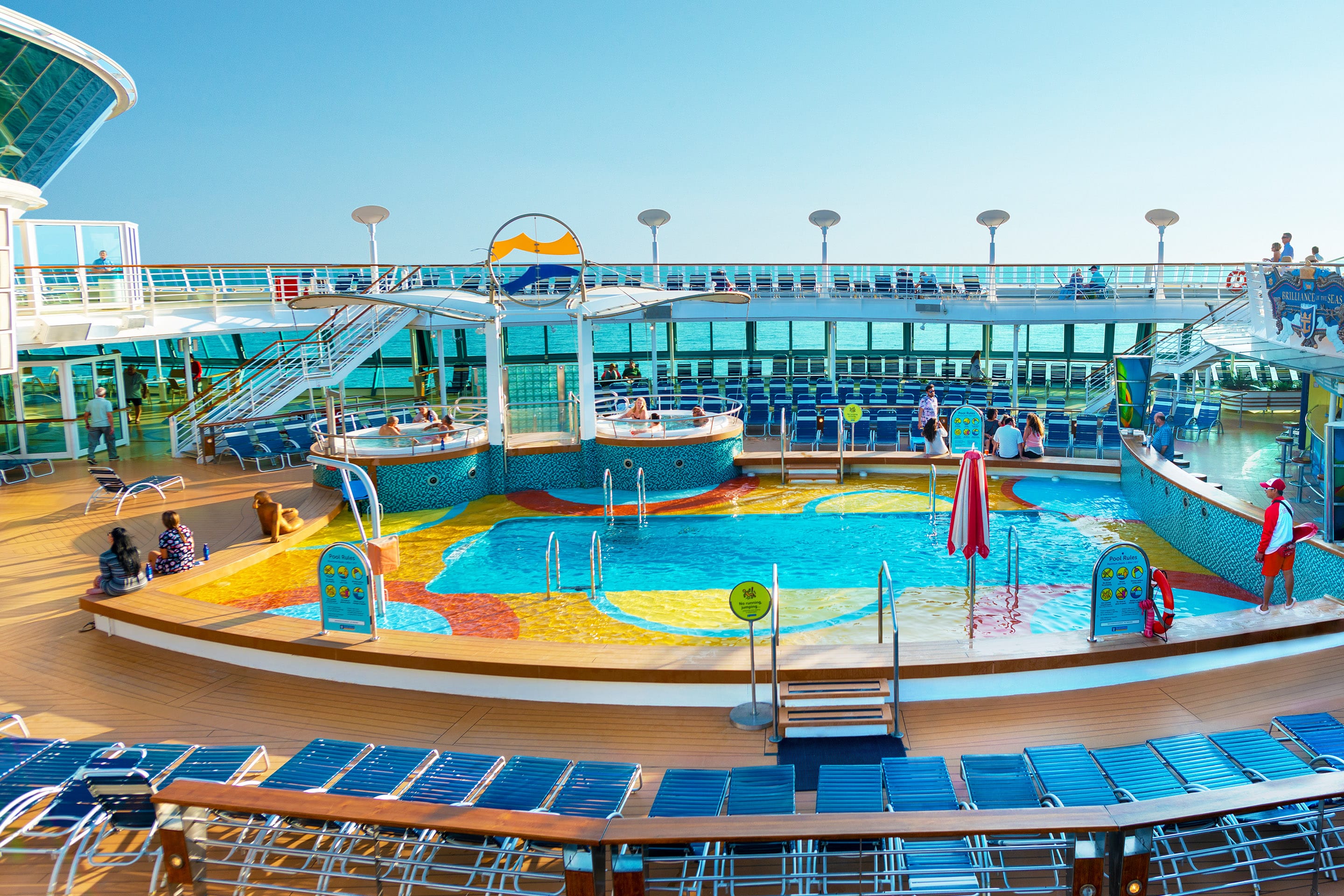 Bassengområde, Brilliance of the Seas. Foto: Royal Caribbean