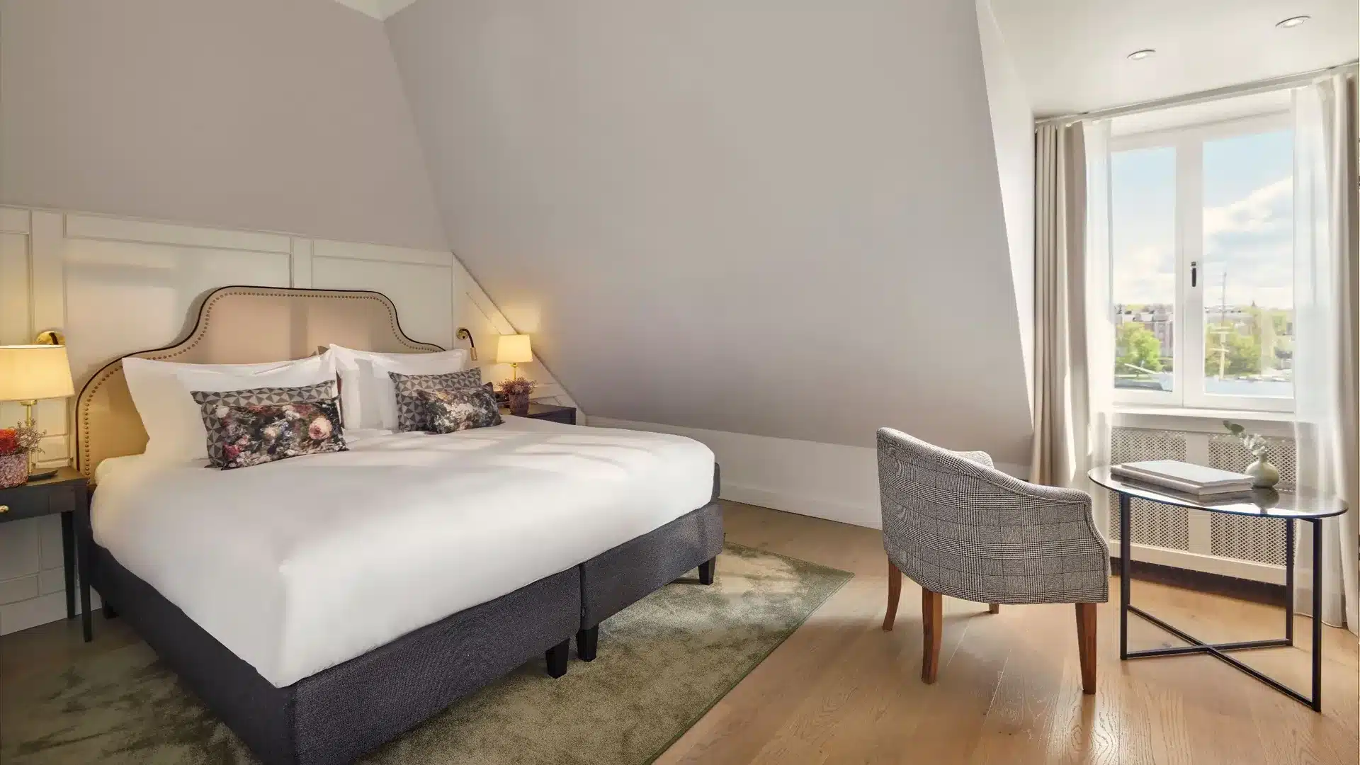 Dobbeltrom med utsikt mot vannet. Foto: Hotel Reisen