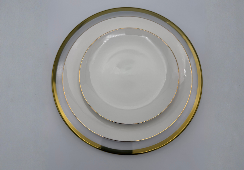 13" Gold Rim Glass Charger