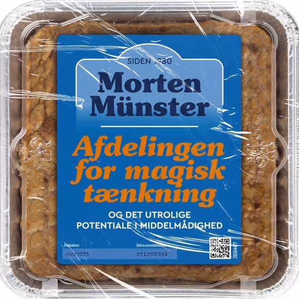 Indpakket pakke med en bog designehylde mærket Morten Münster og teksten Afdelingen for magisk tænkning.