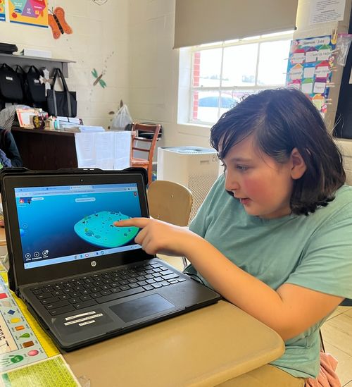 student showing kai xr on computer