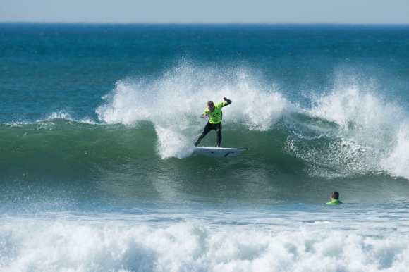 tom-whitaker-oakley-xover-2017