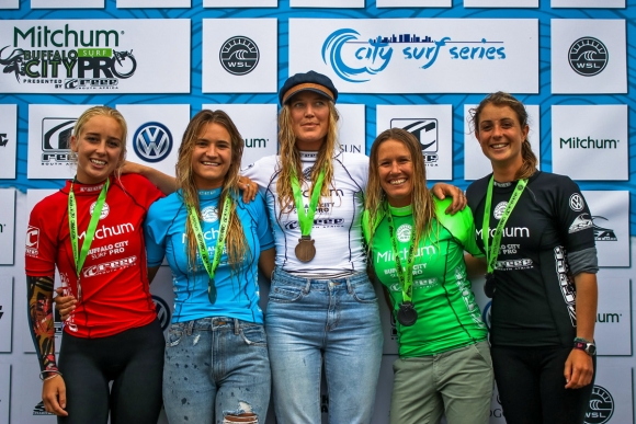 Faye Zoetmulder__womens_longboard_winner1