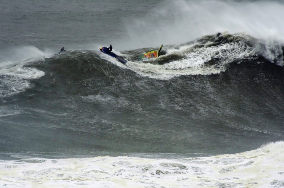 Windsurf-Nazare-2016-RedBull-02