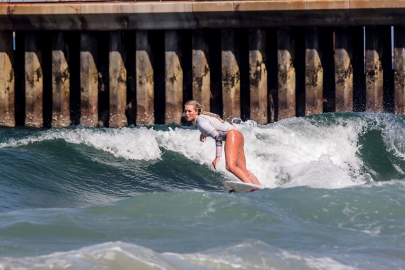 Sophie-Bell-SummerSurf-NickFerreira
