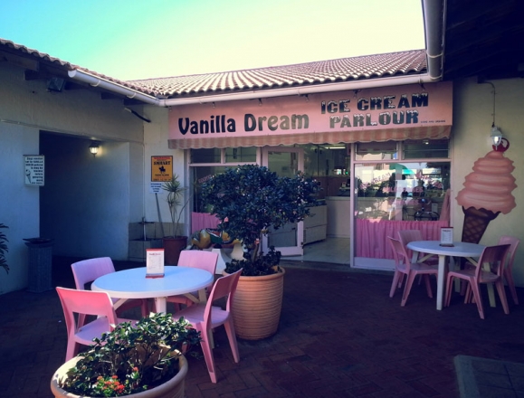 Ice-Cream-Parlour